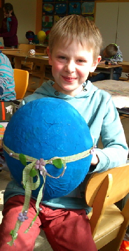 DSC_0179_Knstler mit Kugel