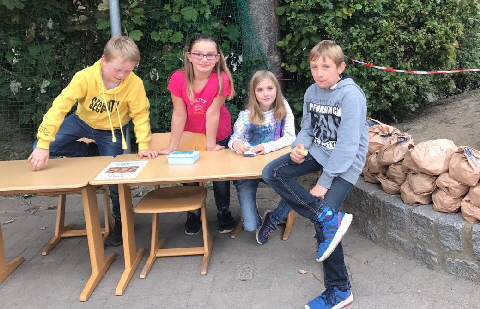 IMG-20170923-Helfer warten