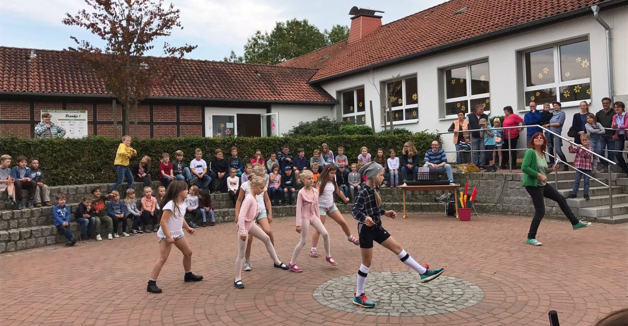 IMG-20170923-Schulhofspiel2