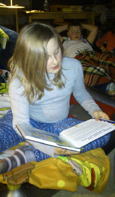 DSC_0154_Vorleserin hellwach
