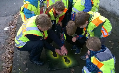 Herbstlaub mit Schablone_009